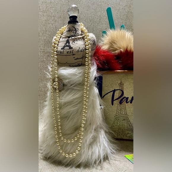 Pearl necklace really beautiful two pear strands long.